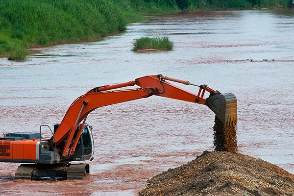 Muddrings- och sandpumpningsutrustning-lösningar för vattenvägssedimentbehandling